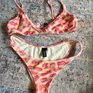 triangl swimwear Pink & Orange Printed Bikini Top